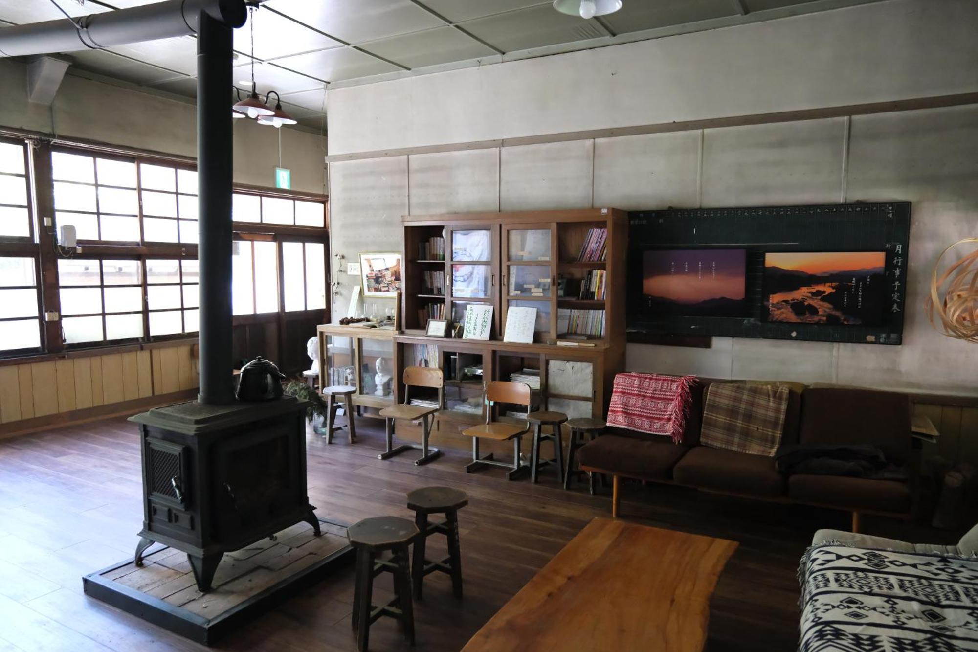 奈良吉野の小学校跡地ゲストハウス-五右衛門風呂体験-漫画図書室-卓球台-一棟貸し-素泊まり-吉野山天川村観光-small Attached To A Historic School Building Appartement *