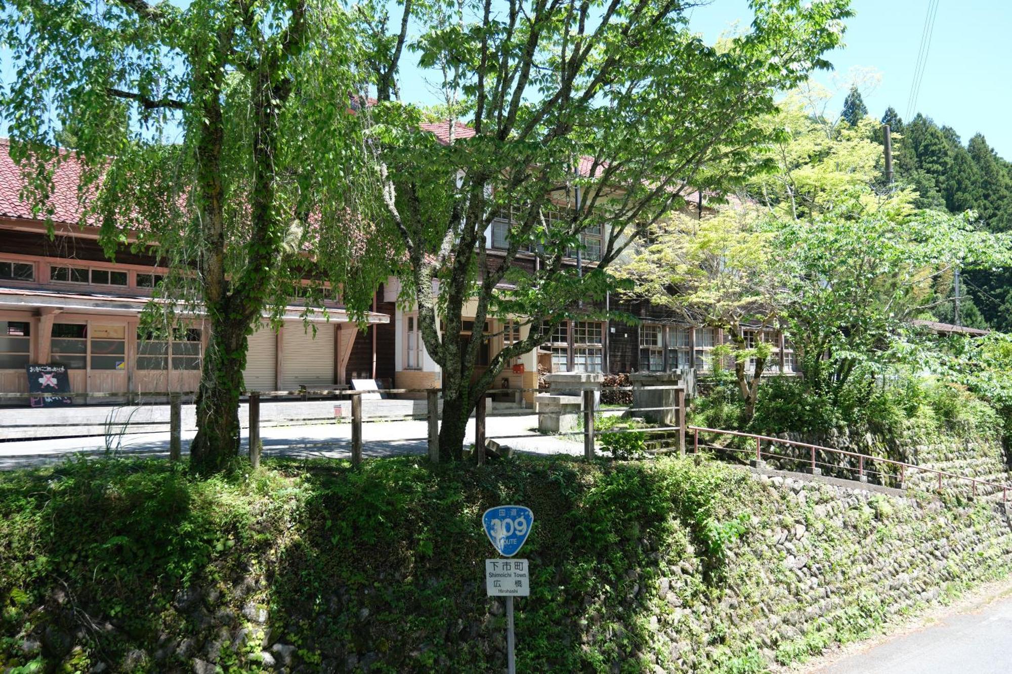 Appartement 奈良吉野の小学校跡地ゲストハウス-五右衛門風呂体験-漫画図書室-卓球台-一棟貸し-素泊まり-吉野山天川村観光-small Attached To A Historic School Building Yoshino (Nara)
